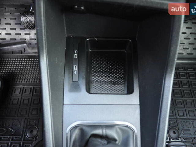 Черный Фольксваген Кадди, объемом двигателя 1.97 л и пробегом 172 тыс. км за 18500 $, фото 63 на Automoto.ua