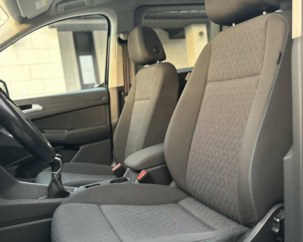 Черный Фольксваген Кадди, объемом двигателя 2 л и пробегом 155 тыс. км за 26950 $, фото 85 на Automoto.ua