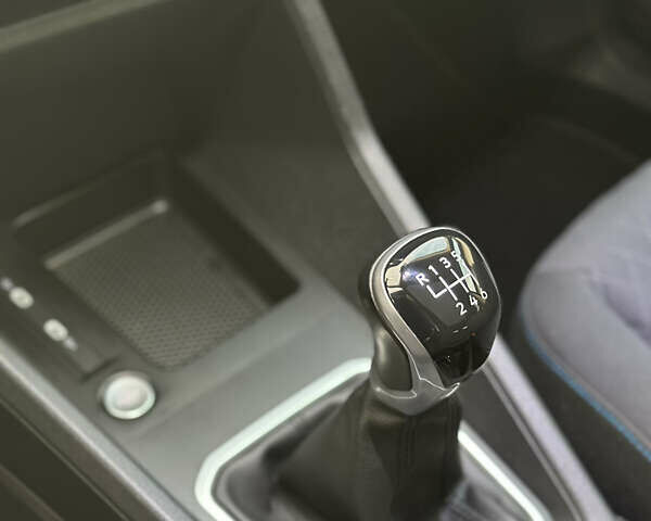 Черный Фольксваген Кадди, объемом двигателя 2 л и пробегом 155 тыс. км за 26950 $, фото 81 на Automoto.ua