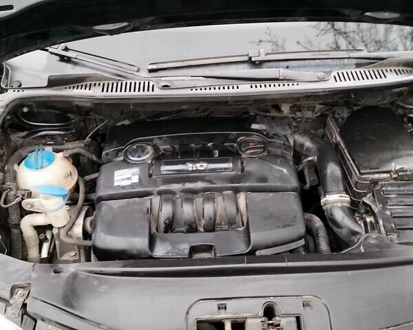 Черный Фольксваген Кадди, объемом двигателя 1.6 л и пробегом 270 тыс. км за 5200 $, фото 2 на Automoto.ua