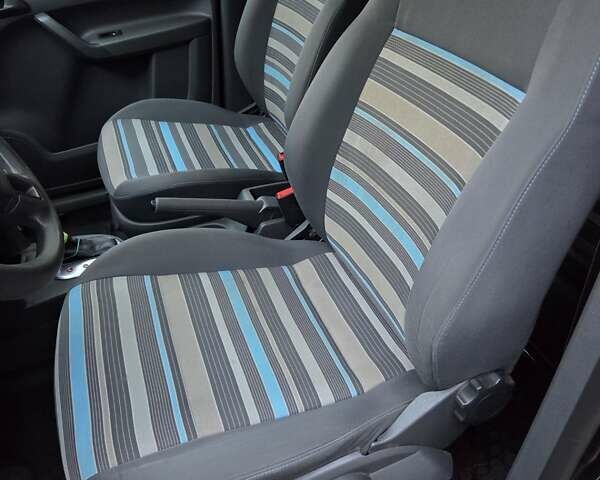 Фиолетовый Фольксваген Кадди, объемом двигателя 1.6 л и пробегом 207 тыс. км за 11300 $, фото 10 на Automoto.ua