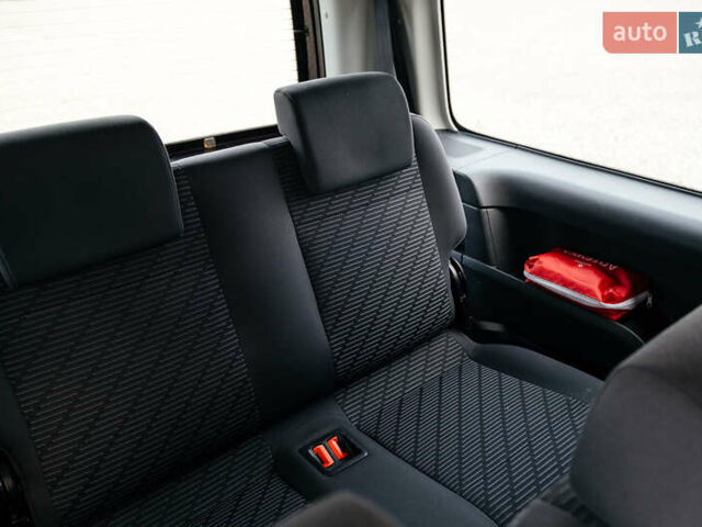 Фиолетовый Фольксваген Кадди, объемом двигателя 1.6 л и пробегом 265 тыс. км за 13500 $, фото 78 на Automoto.ua