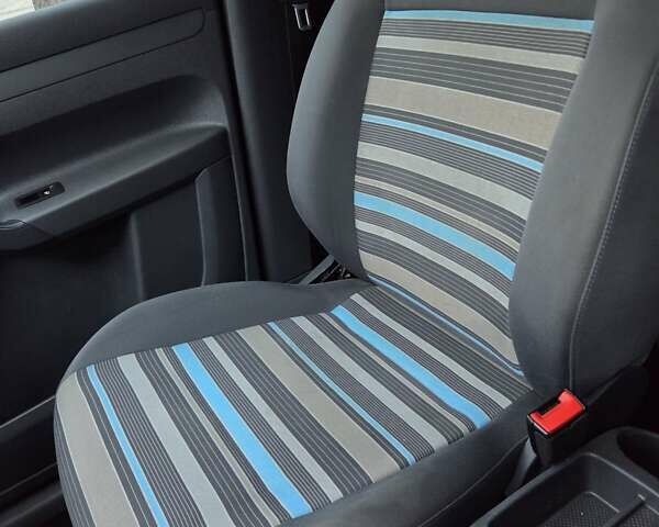 Фиолетовый Фольксваген Кадди, объемом двигателя 1.6 л и пробегом 207 тыс. км за 11300 $, фото 11 на Automoto.ua