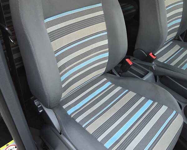 Фиолетовый Фольксваген Кадди, объемом двигателя 1.6 л и пробегом 207 тыс. км за 11300 $, фото 14 на Automoto.ua