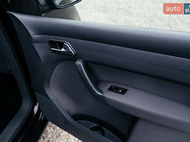 Фиолетовый Фольксваген Кадди, объемом двигателя 1.6 л и пробегом 265 тыс. км за 13500 $, фото 35 на Automoto.ua