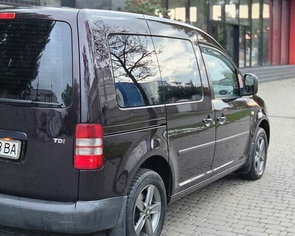 Фиолетовый Фольксваген Кадди, объемом двигателя 1.6 л и пробегом 207 тыс. км за 11300 $, фото 4 на Automoto.ua