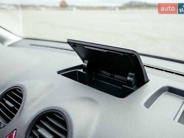 Фиолетовый Фольксваген Кадди, объемом двигателя 1.6 л и пробегом 265 тыс. км за 13500 $, фото 75 на Automoto.ua