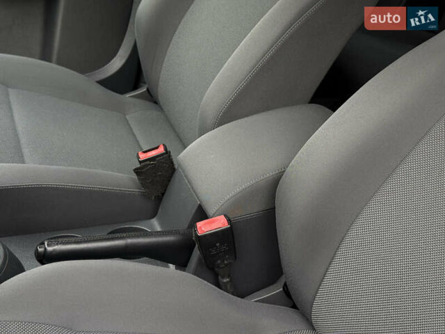 Фиолетовый Фольксваген Кадди, объемом двигателя 1.6 л и пробегом 265 тыс. км за 11499 $, фото 47 на Automoto.ua