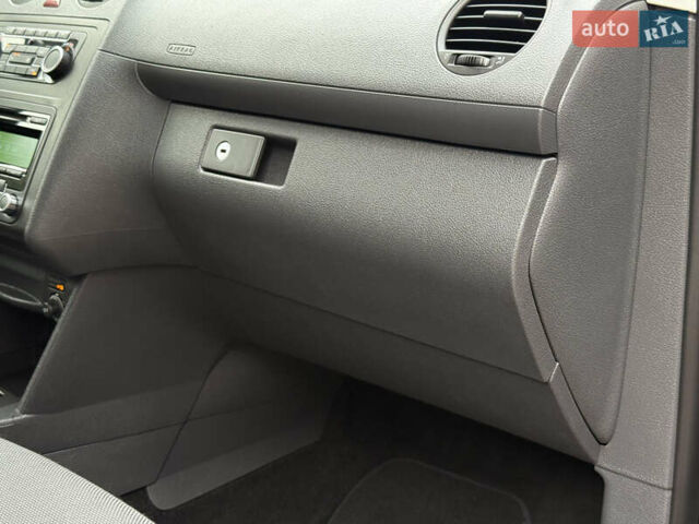 Фиолетовый Фольксваген Кадди, объемом двигателя 1.6 л и пробегом 265 тыс. км за 11499 $, фото 84 на Automoto.ua