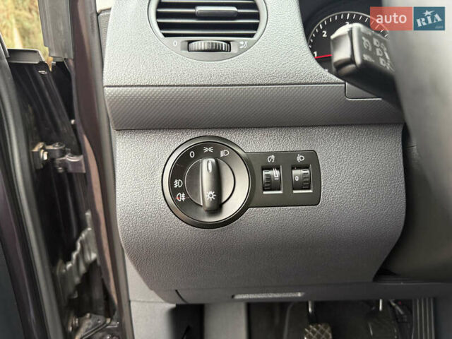 Фиолетовый Фольксваген Кадди, объемом двигателя 1.6 л и пробегом 265 тыс. км за 11499 $, фото 53 на Automoto.ua