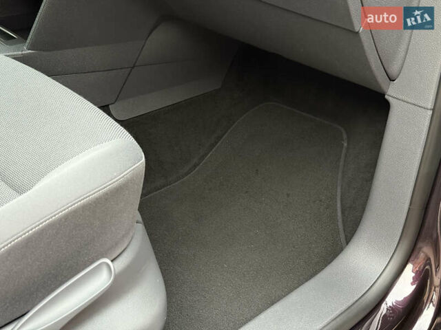 Фиолетовый Фольксваген Кадди, объемом двигателя 1.6 л и пробегом 268 тыс. км за 11250 $, фото 83 на Automoto.ua