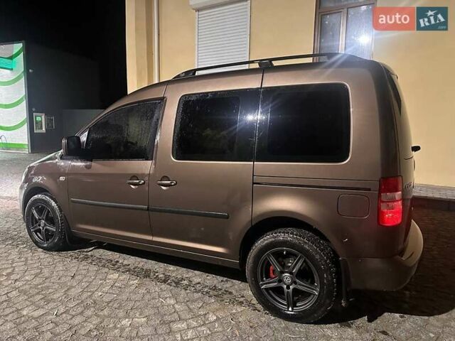 Коричневый Фольксваген Кадди, объемом двигателя 1.6 л и пробегом 240 тыс. км за 12000 $, фото 1 на Automoto.ua