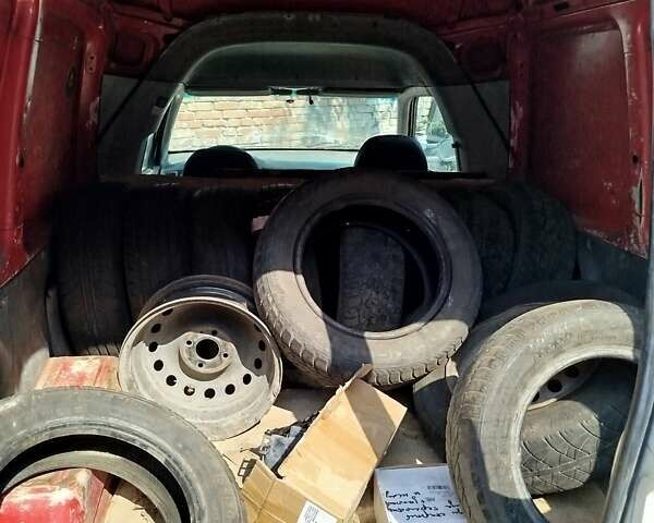 Червоний Фольксваген Кадді, об'ємом двигуна 1.39 л та пробігом 300 тис. км за 1500 $, фото 4 на Automoto.ua