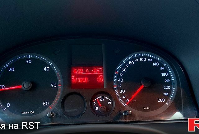 Красный Фольксваген Кадди, объемом двигателя 1.9 л и пробегом 323 тыс. км за 6000 $, фото 12 на Automoto.ua