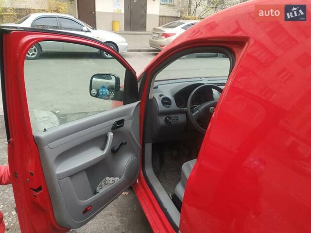 Красный Фольксваген Кадди, объемом двигателя 1.6 л и пробегом 80 тыс. км за 7000 $, фото 13 на Automoto.ua