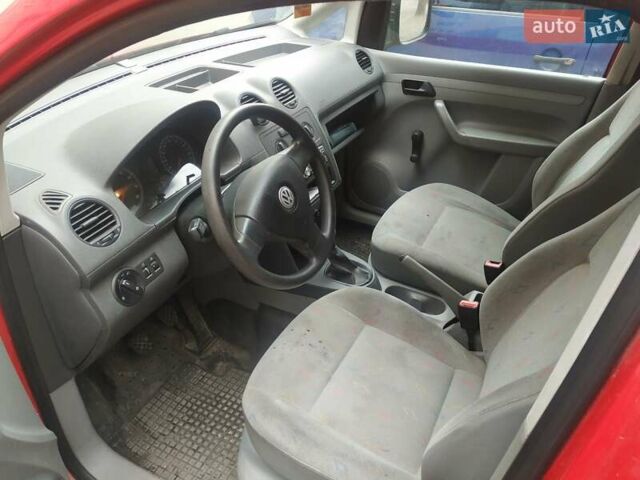 Красный Фольксваген Кадди, объемом двигателя 1.6 л и пробегом 80 тыс. км за 7000 $, фото 16 на Automoto.ua
