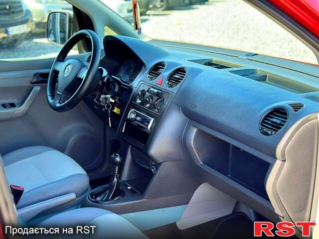 Красный Фольксваген Кадди, объемом двигателя 1.9 л и пробегом 290 тыс. км за 4799 $, фото 5 на Automoto.ua