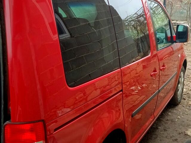 Красный Фольксваген Кадди, объемом двигателя 1.6 л и пробегом 172 тыс. км за 10500 $, фото 5 на Automoto.ua