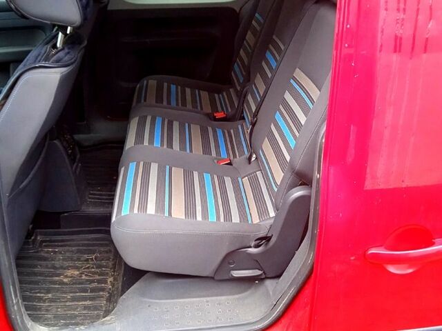 Красный Фольксваген Кадди, объемом двигателя 1.6 л и пробегом 172 тыс. км за 10500 $, фото 4 на Automoto.ua