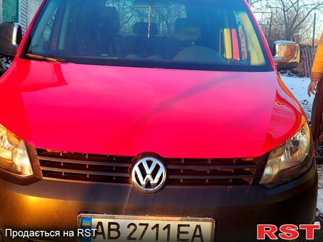 Красный Фольксваген Кадди, объемом двигателя 1.6 л и пробегом 172 тыс. км за 10500 $, фото 1 на Automoto.ua