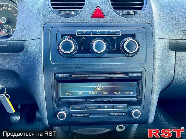 Красный Фольксваген Кадди, объемом двигателя 1.6 л и пробегом 250 тыс. км за 11900 $, фото 12 на Automoto.ua