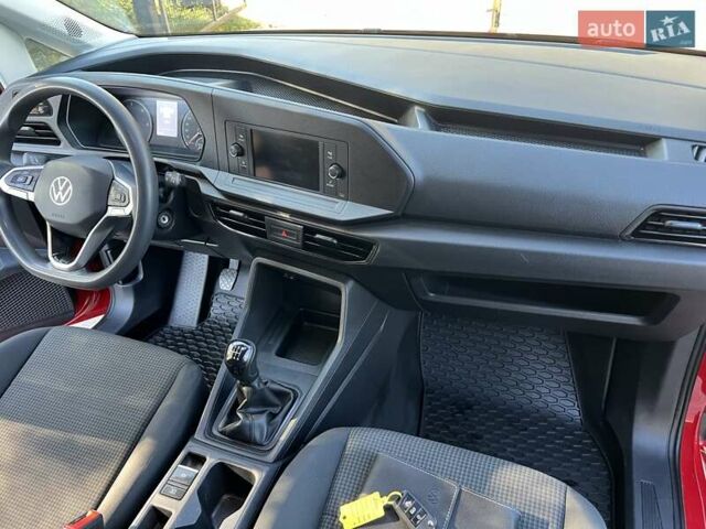 Красный Фольксваген Кадди, объемом двигателя 1.97 л и пробегом 140 тыс. км за 15999 $, фото 11 на Automoto.ua