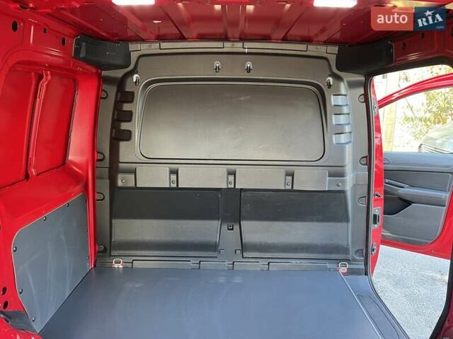 Красный Фольксваген Кадди, объемом двигателя 1.97 л и пробегом 140 тыс. км за 15999 $, фото 14 на Automoto.ua