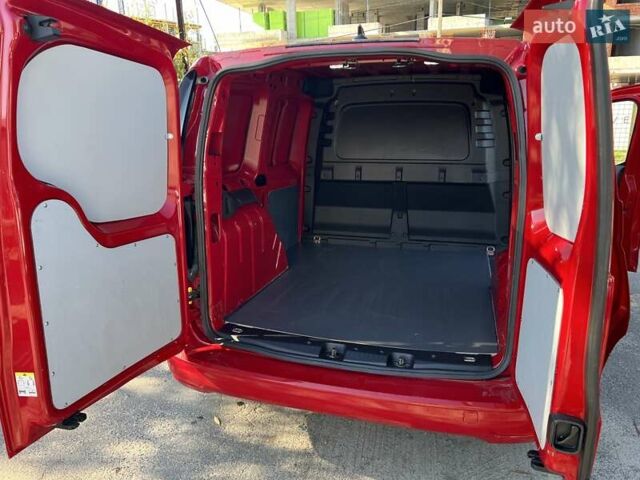 Красный Фольксваген Кадди, объемом двигателя 1.97 л и пробегом 140 тыс. км за 15999 $, фото 13 на Automoto.ua