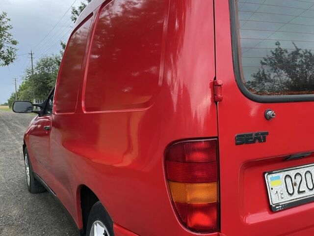 Красный Фольксваген Кадди, объемом двигателя 1.6 л и пробегом 300 тыс. км за 1850 $, фото 14 на Automoto.ua