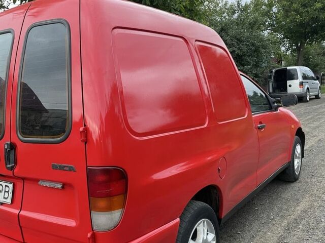 Красный Фольксваген Кадди, объемом двигателя 1.6 л и пробегом 300 тыс. км за 1850 $, фото 16 на Automoto.ua