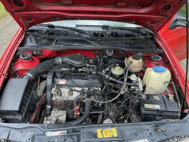 Красный Фольксваген Кадди, объемом двигателя 1.6 л и пробегом 300 тыс. км за 1850 $, фото 19 на Automoto.ua