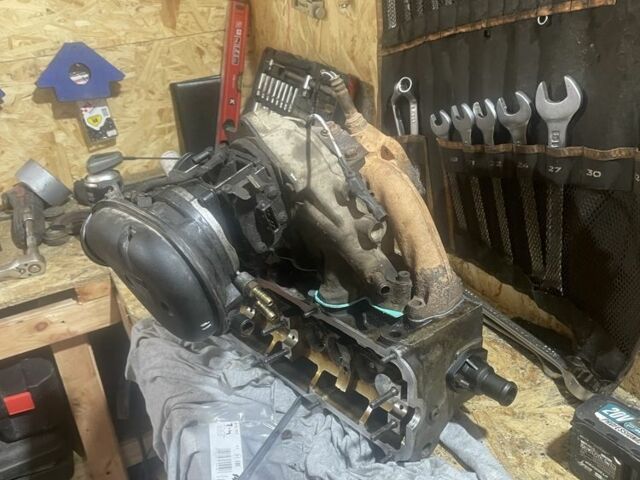 Красный Фольксваген Кадди, объемом двигателя 1.6 л и пробегом 300 тыс. км за 1850 $, фото 21 на Automoto.ua