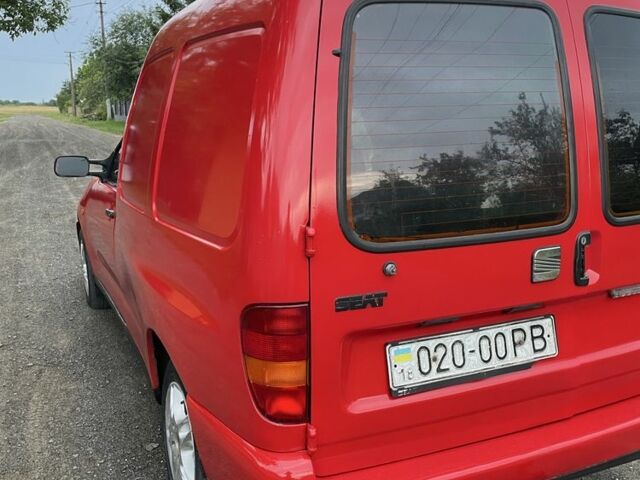 Красный Фольксваген Кадди, объемом двигателя 1.6 л и пробегом 300 тыс. км за 1850 $, фото 15 на Automoto.ua