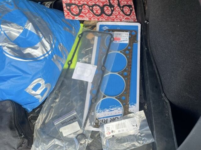 Красный Фольксваген Кадди, объемом двигателя 1.6 л и пробегом 300 тыс. км за 1850 $, фото 20 на Automoto.ua