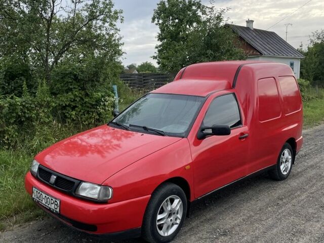 Красный Фольксваген Кадди, объемом двигателя 1.6 л и пробегом 300 тыс. км за 1850 $, фото 1 на Automoto.ua