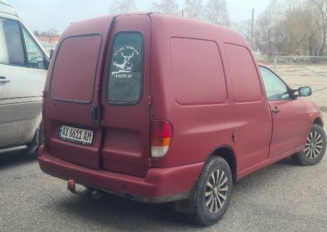 Красный Фольксваген Кадди, объемом двигателя 1.9 л и пробегом 200 тыс. км за 2000 $, фото 5 на Automoto.ua