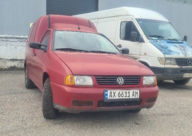 Красный Фольксваген Кадди, объемом двигателя 1.9 л и пробегом 200 тыс. км за 2000 $, фото 2 на Automoto.ua