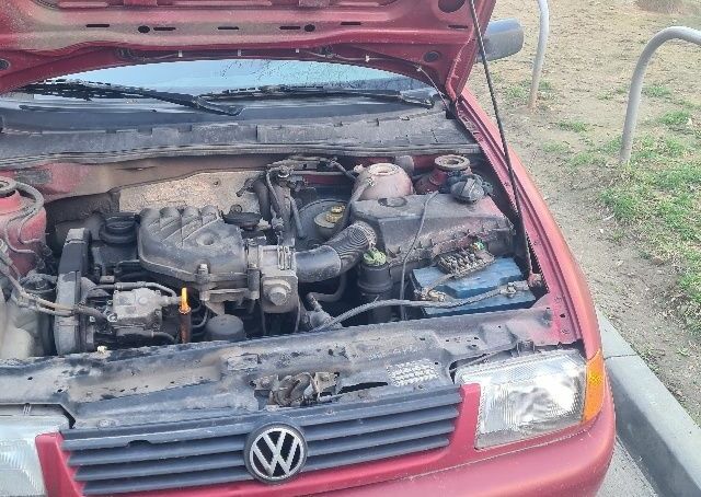 Красный Фольксваген Кадди, объемом двигателя 1.9 л и пробегом 200 тыс. км за 2000 $, фото 7 на Automoto.ua