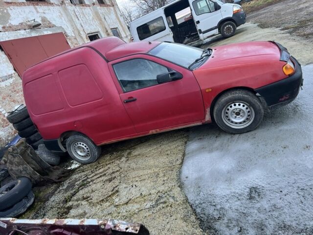 Красный Фольксваген Кадди, объемом двигателя 1.4 л и пробегом 400 тыс. км за 1583 $, фото 1 на Automoto.ua