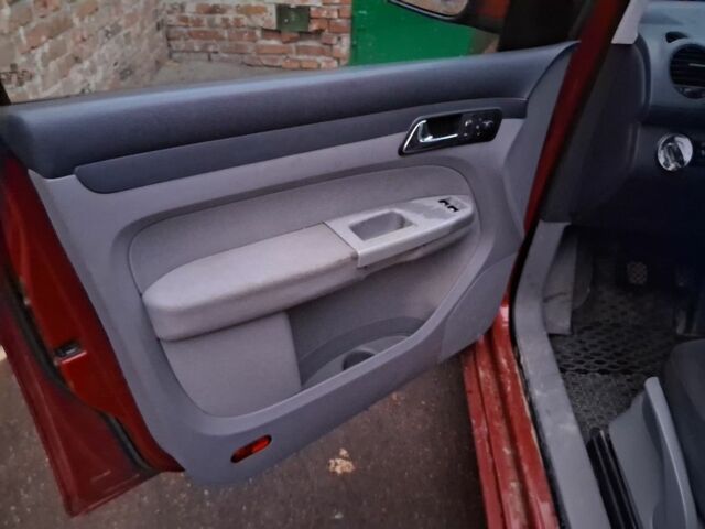 Красный Фольксваген Кадди, объемом двигателя 1.9 л и пробегом 360 тыс. км за 3000 $, фото 6 на Automoto.ua