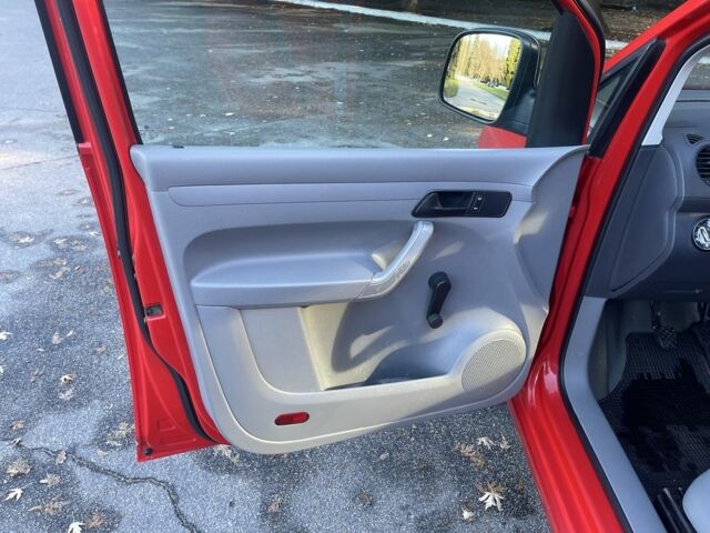 Червоний Фольксваген Кадді, об'ємом двигуна 2 л та пробігом 246 тис. км за 5900 $, фото 23 на Automoto.ua