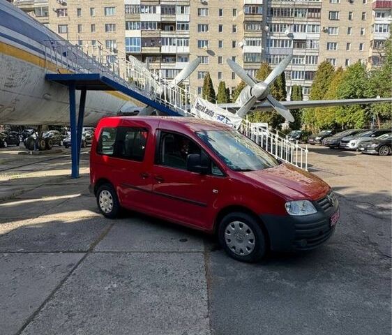 Красный Фольксваген Кадди, объемом двигателя 1.4 л и пробегом 272 тыс. км за 6900 $, фото 3 на Automoto.ua