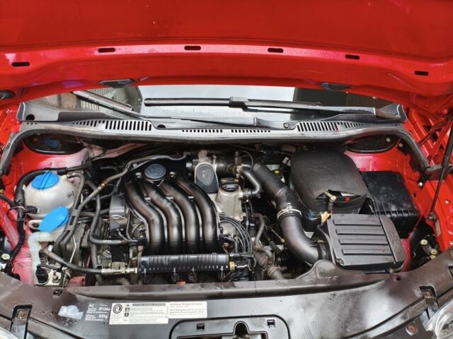 Червоний Фольксваген Кадді, об'ємом двигуна 2 л та пробігом 188 тис. км за 8800 $, фото 4 на Automoto.ua