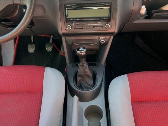 Червоний Фольксваген Кадді, об'ємом двигуна 1.4 л та пробігом 235 тис. км за 7200 $, фото 5 на Automoto.ua