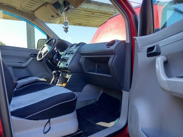 Красный Фольксваген Кадди, объемом двигателя 0 л и пробегом 380 тыс. км за 5600 $, фото 9 на Automoto.ua