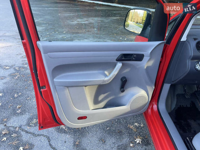 Красный Фольксваген Кадди, объемом двигателя 1.9 л и пробегом 246 тыс. км за 5900 $, фото 21 на Automoto.ua