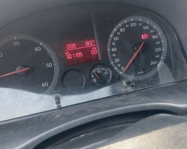 Красный Фольксваген Кадди, объемом двигателя 2 л и пробегом 301 тыс. км за 5000 $, фото 3 на Automoto.ua