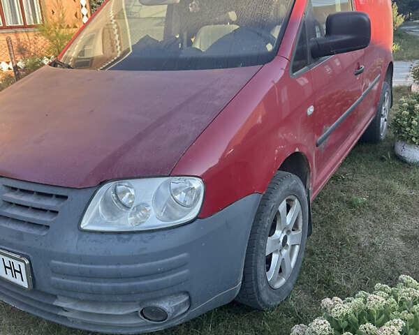 Красный Фольксваген Кадди, объемом двигателя 1.39 л и пробегом 393 тыс. км за 3000 $, фото 1 на Automoto.ua