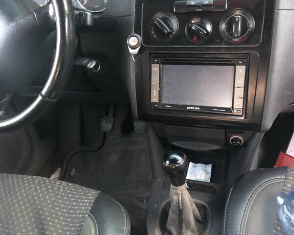 Червоний Фольксваген Кадді, об'ємом двигуна 2 л та пробігом 230 тис. км за 3800 $, фото 5 на Automoto.ua