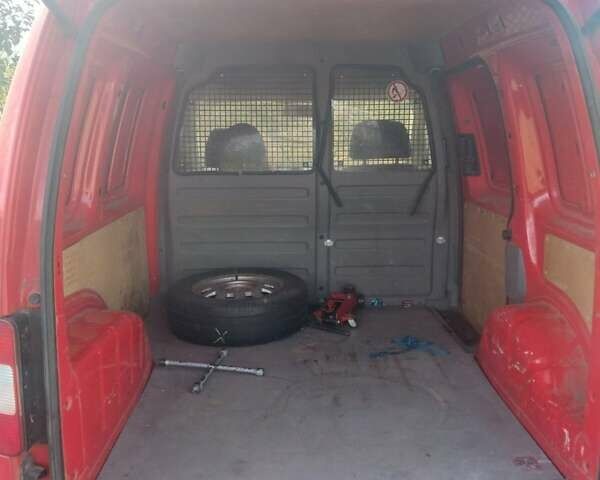 Красный Фольксваген Кадди, объемом двигателя 2 л и пробегом 301 тыс. км за 5000 $, фото 1 на Automoto.ua